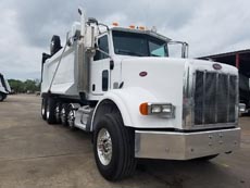 Peterbilt Super Dump - Passenger Front Angle Axles Up